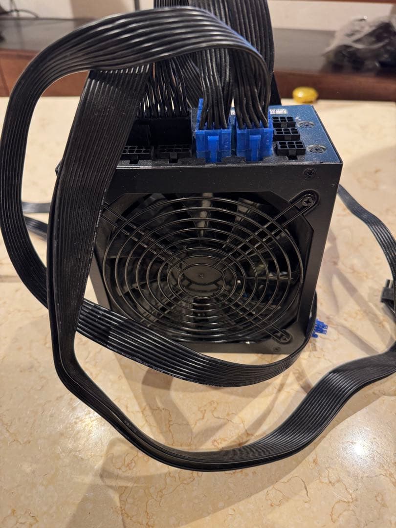 玄人志向1000W 80 PLUS 電源ユニット
