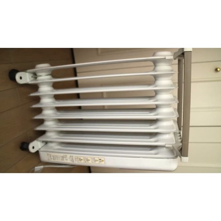 【イタリー】デロンギ社製【オイルヒーター】便利なタオルハンガー付き