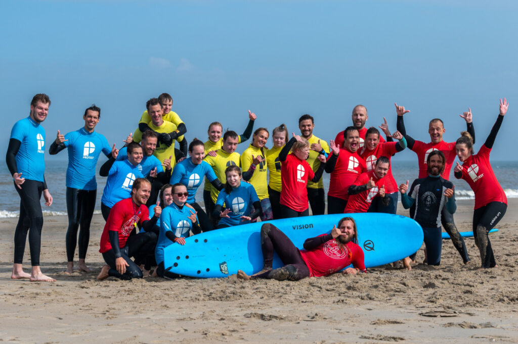 Surfen is wellicht niet de eerste sport waar je aan denkt als het gaat om sporten voor kinderen met een beperking. Het Surf Project bewijst het tegendeel: 'surfen doet wat met het zelfvertrouwen'.